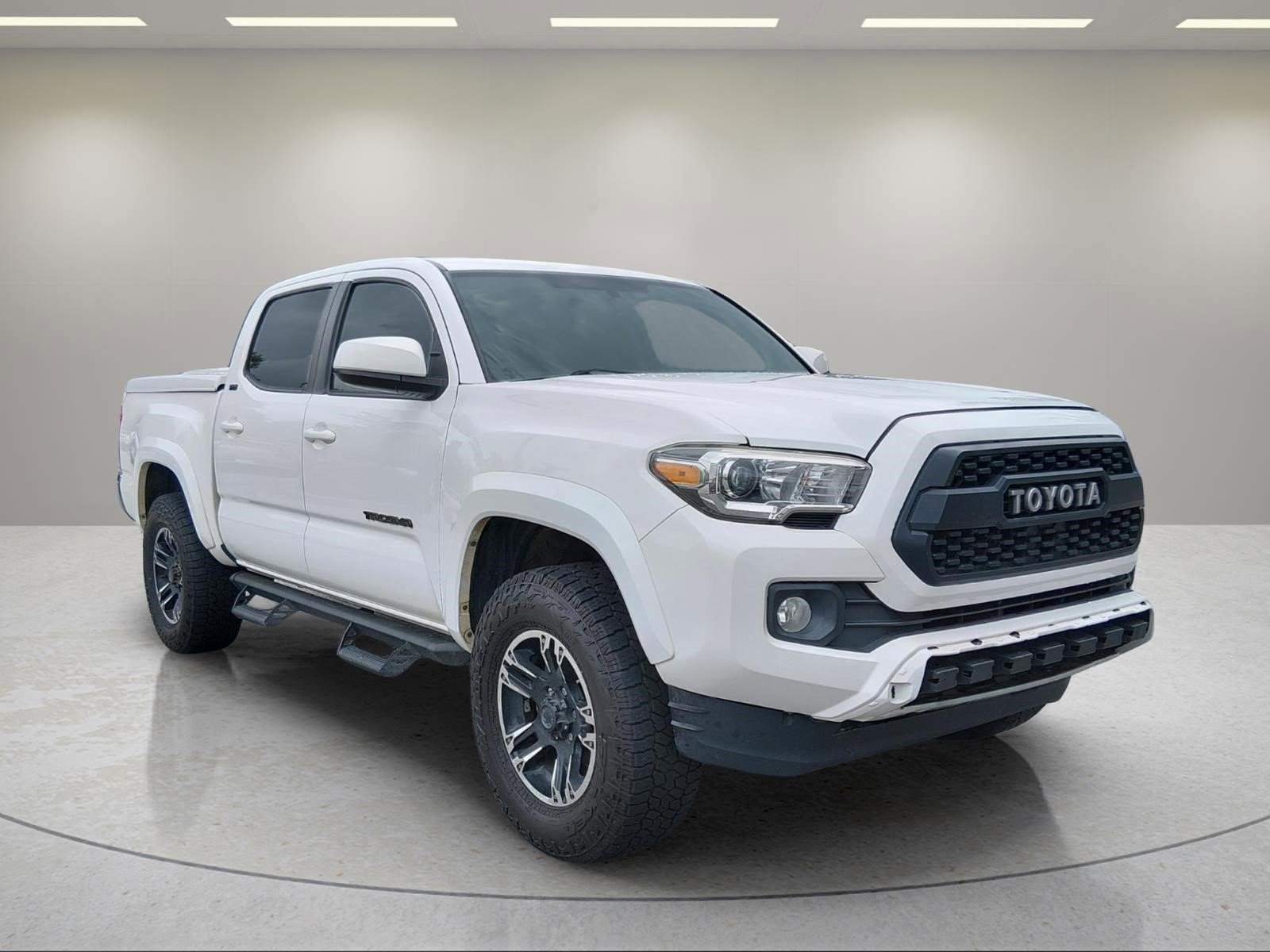 Used 2017 Super White Toyota SR5 image 3