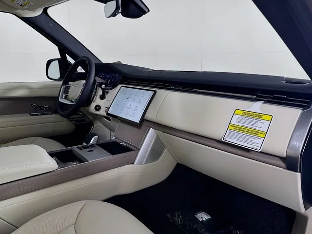 New 2026 Charente Grey Prem Met Land Rover SE image 31
