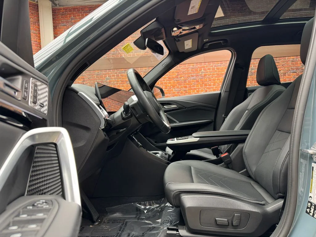 Used 2024 Green BMW xDrive28i image 23