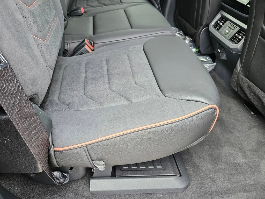 New 2026 Agate Black Metallic Ford F-250® Lariat® image 34
