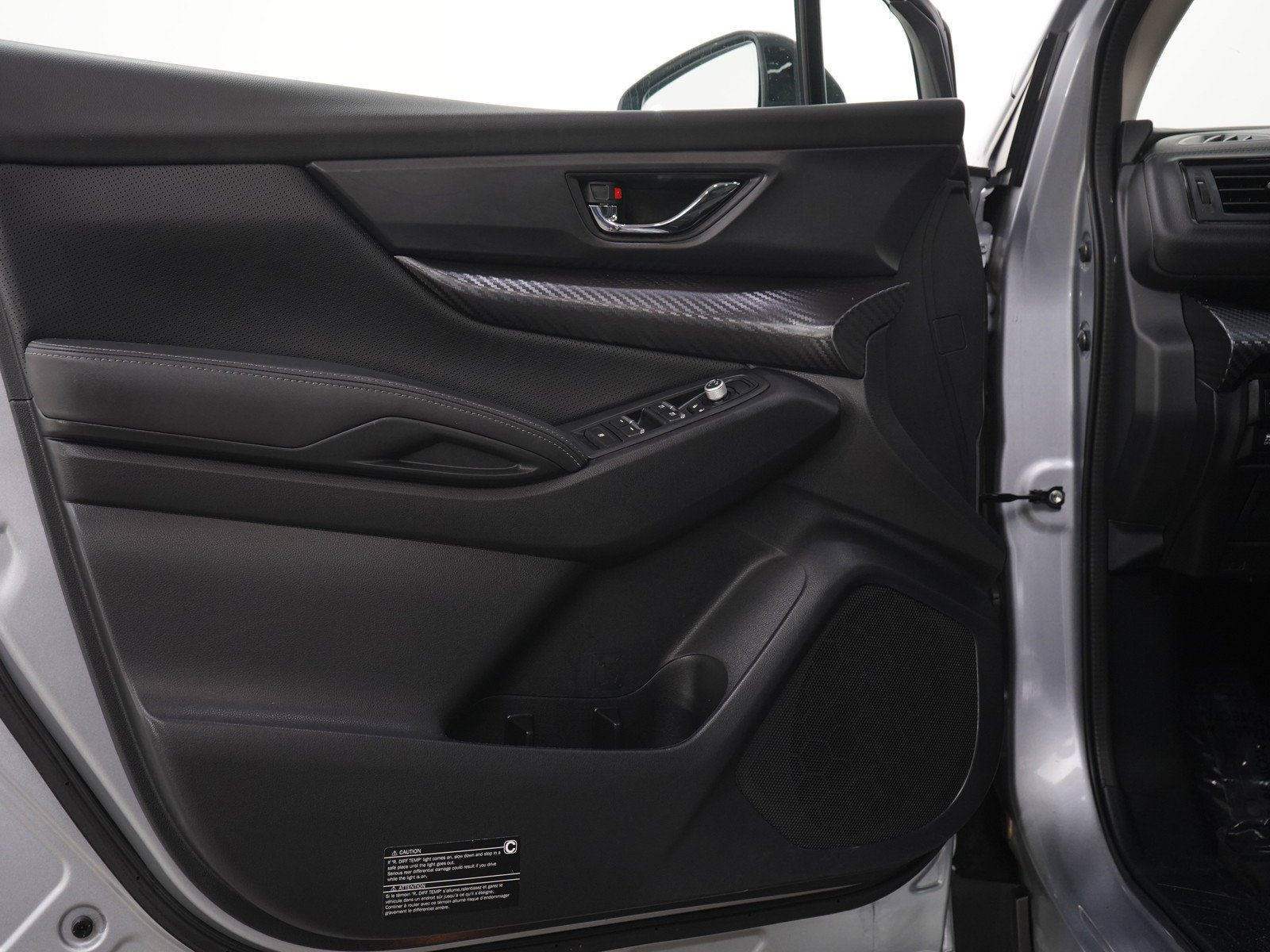 Used 2022 Ice Silver Metallic Subaru Onyx Edition image 18
