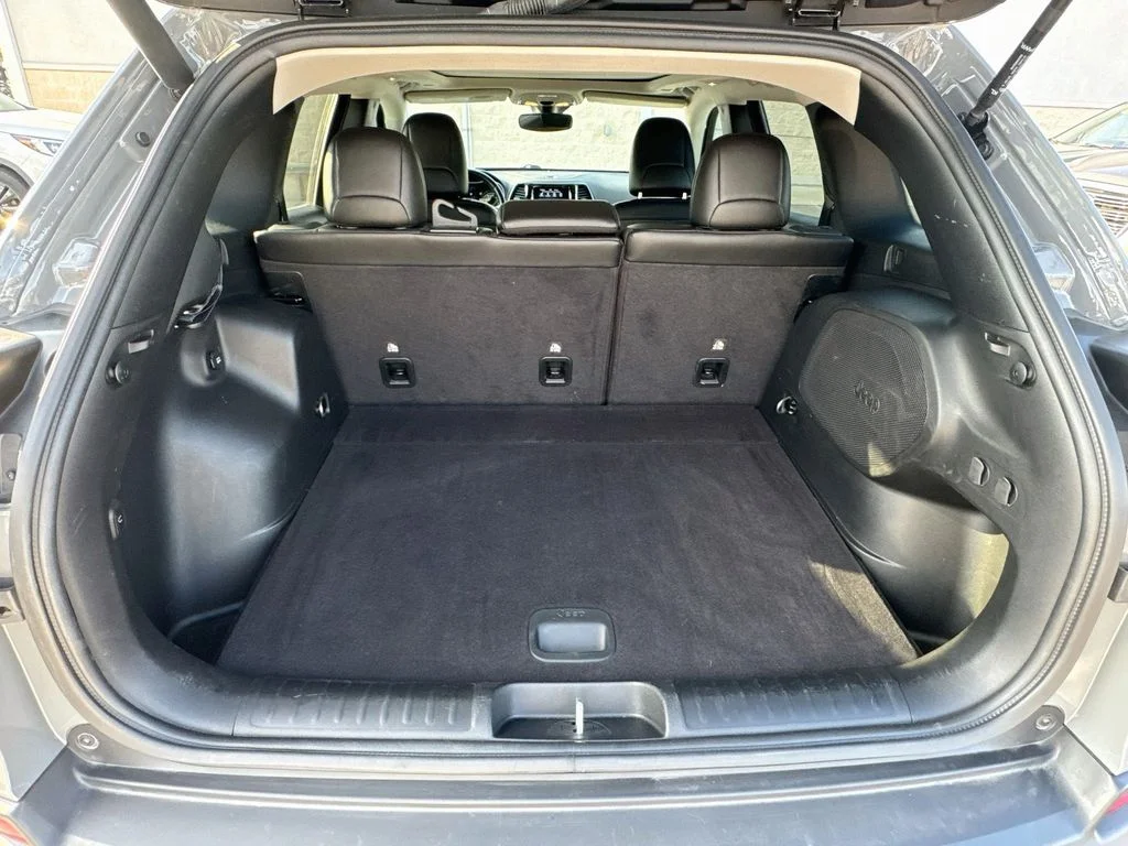 Used 2021 Gray Jeep Limited image 31