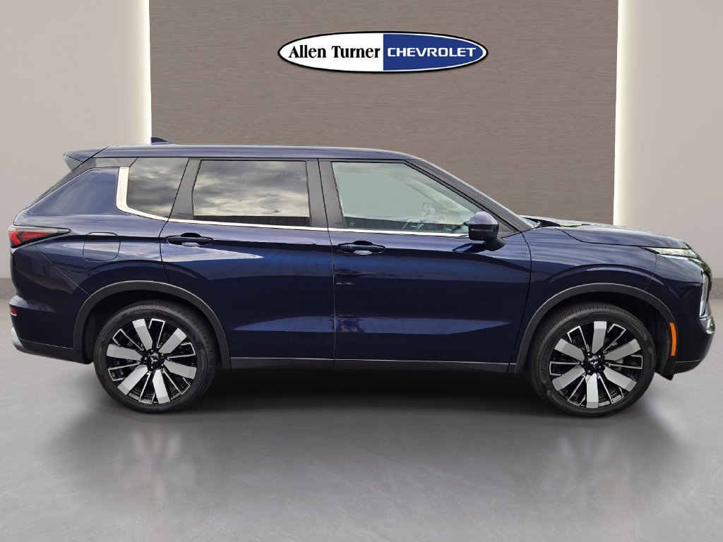 Used 2025 Blue Mitsubishi SE image 5