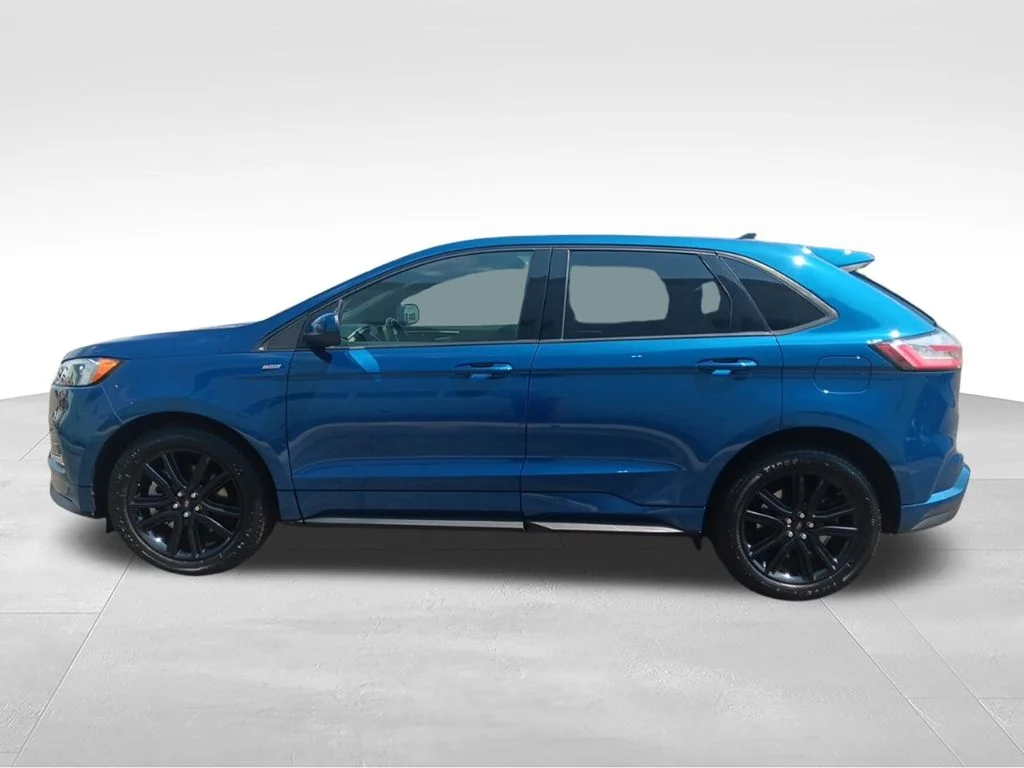 Used 2023 Blue Metallic Ford ST Line image 4