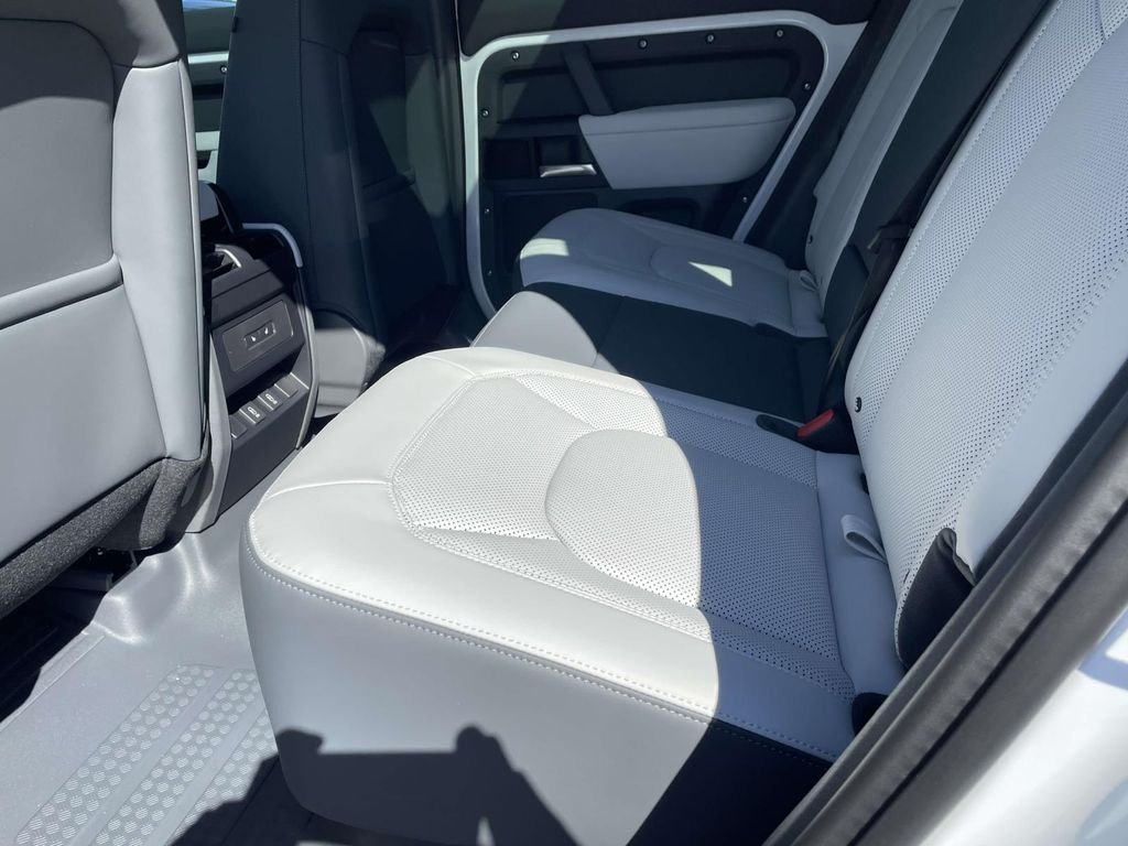 New 2026 Fuji White Land Rover S image 15