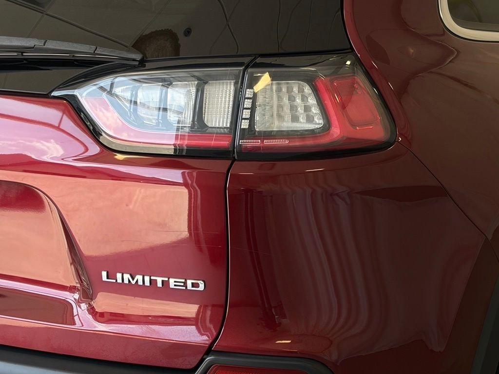 Used 2020 Velvet Jeep Limited image 10