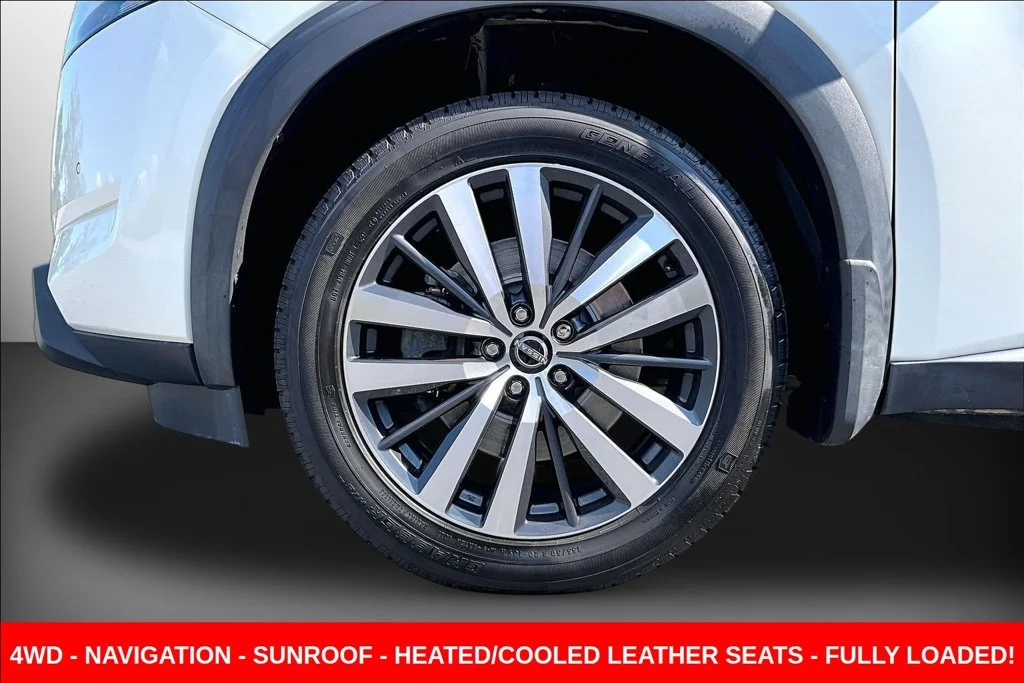 Used 2022 White Nissan Platinum image 42