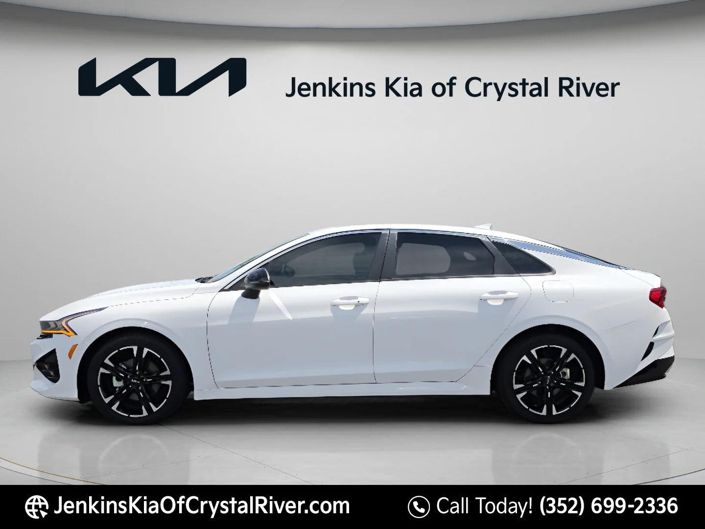 Used 2024 Glacial White Pearl Kia GT-Line image 9
