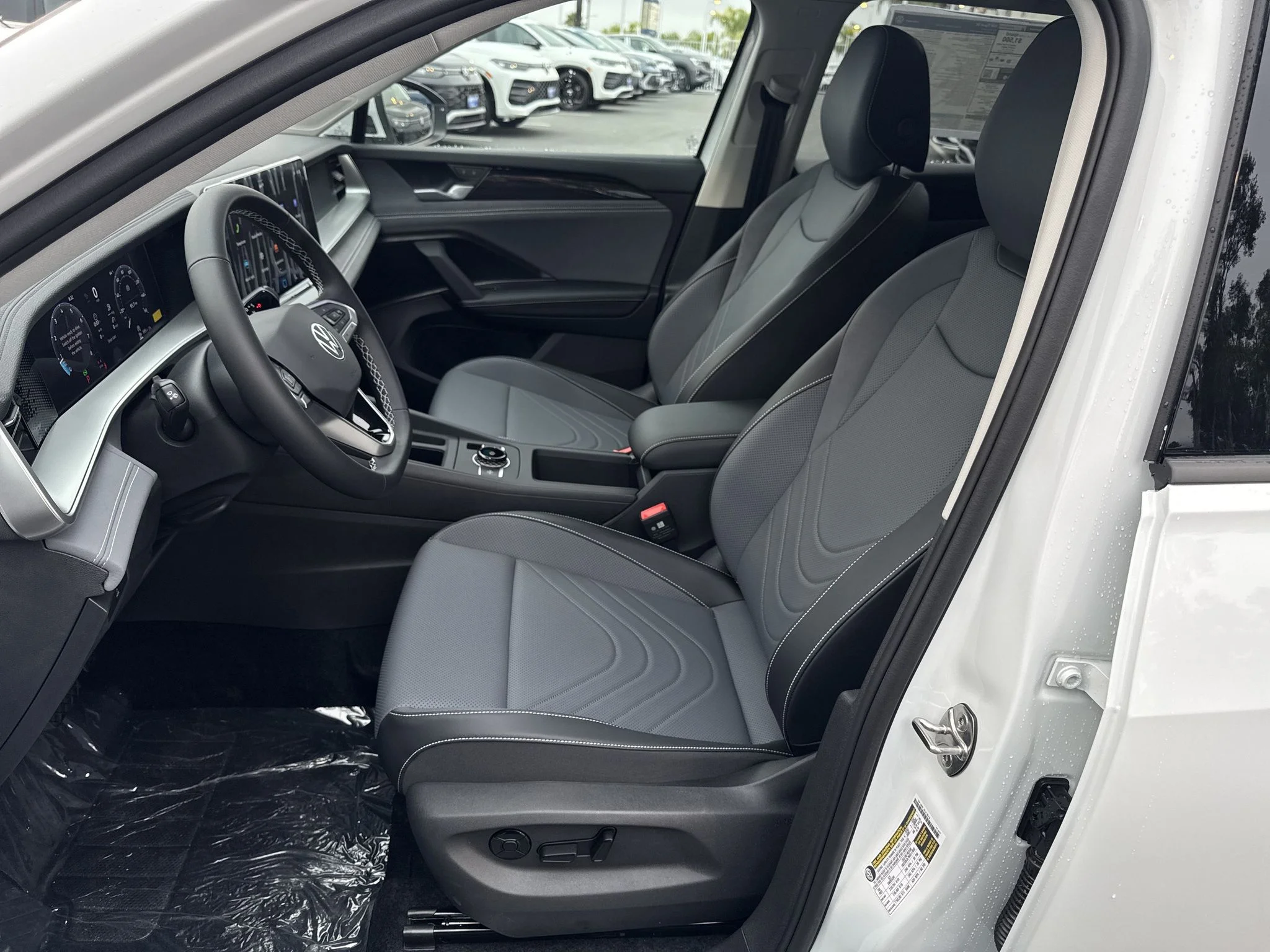 New 2026 Pure White Volkswagen SE image 14