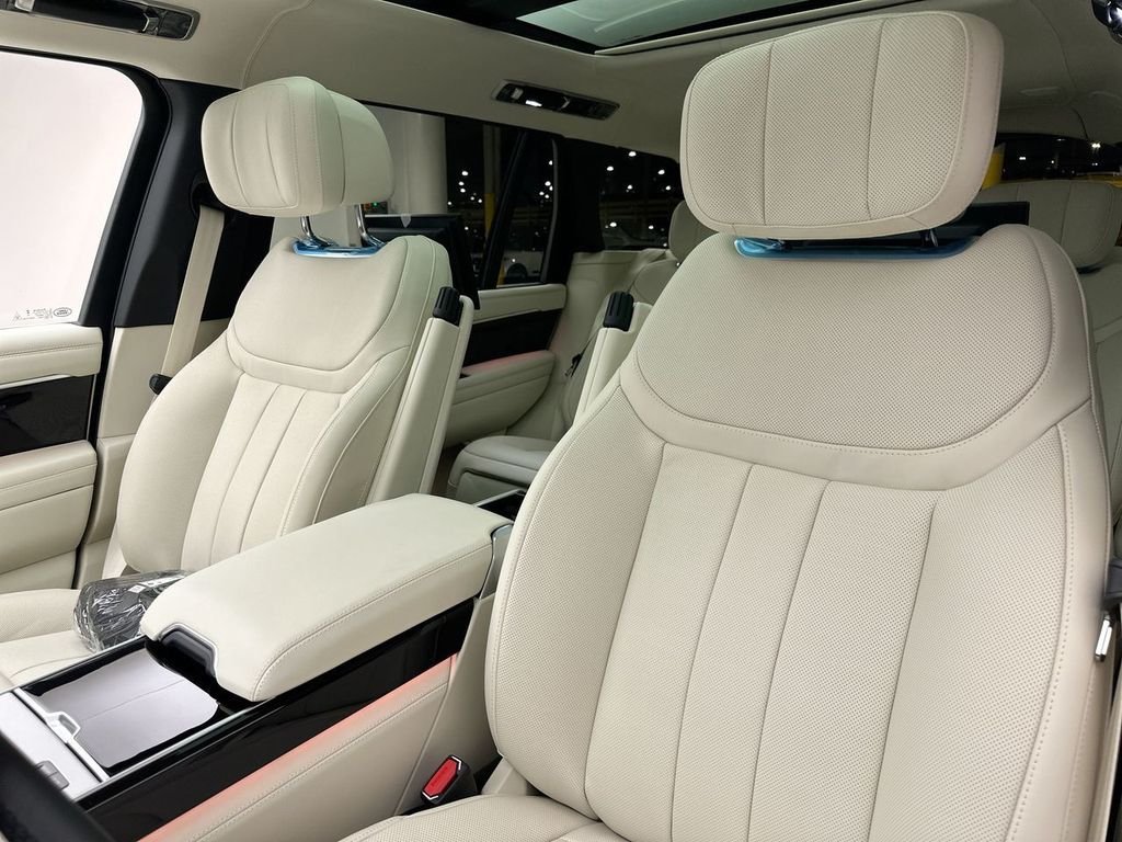 New 2026 Icy White Satin LAND ROVER Autobiography image 19