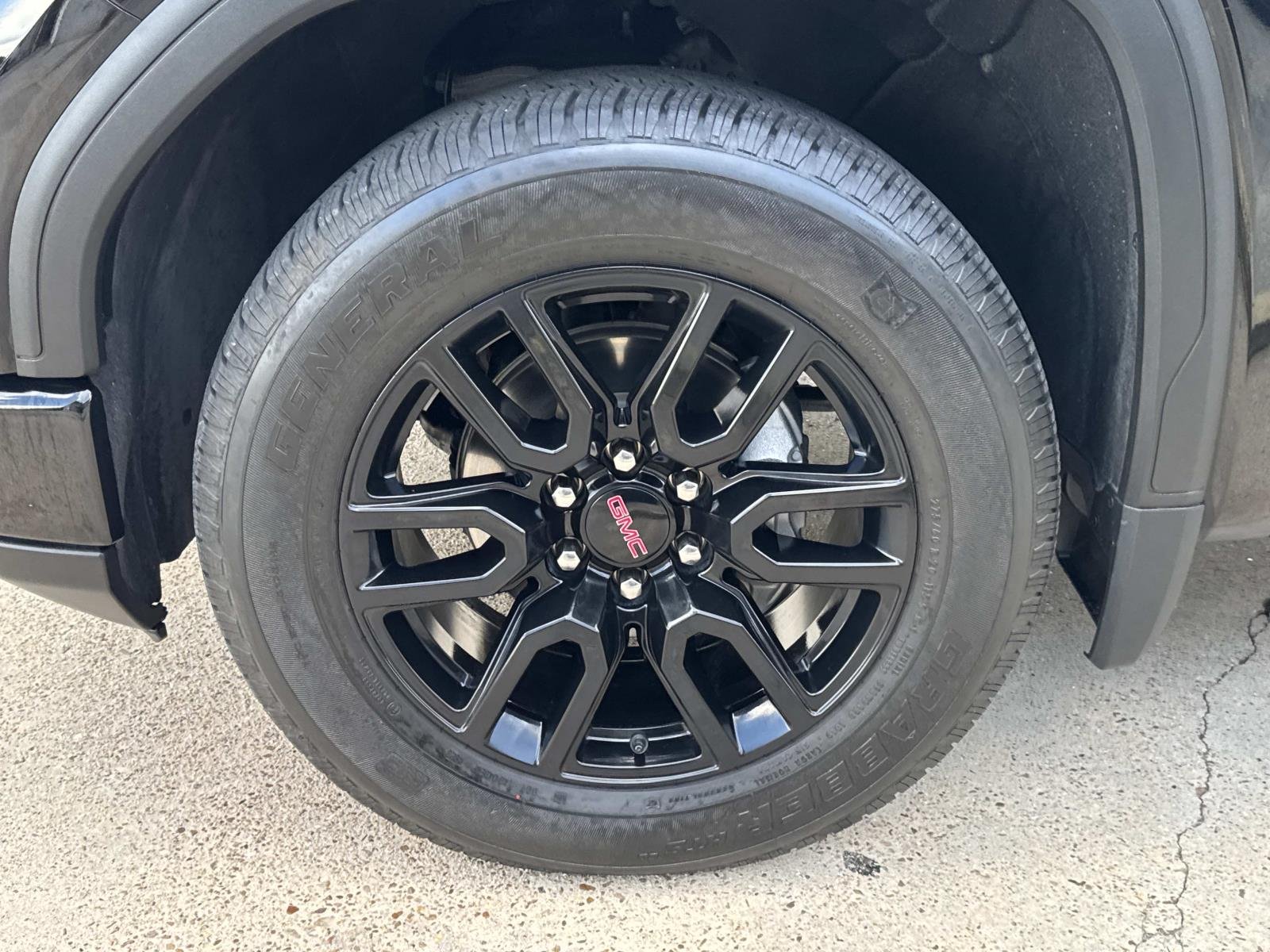 Used 2024 Onyx Black GMC Elevation image 4