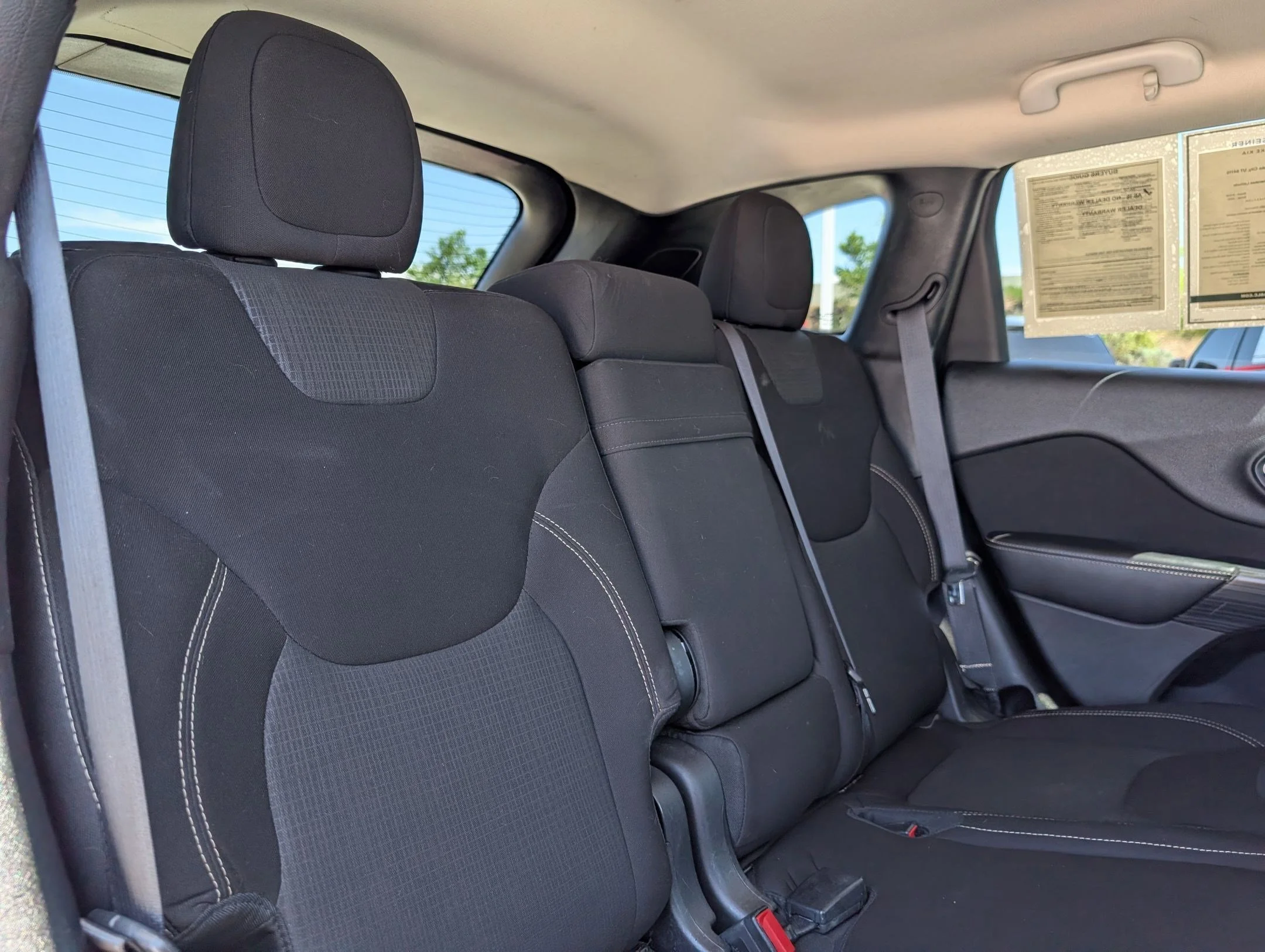 Used 2017 Granite Crystal Metallic Clearcoat Jeep Latitude image 26