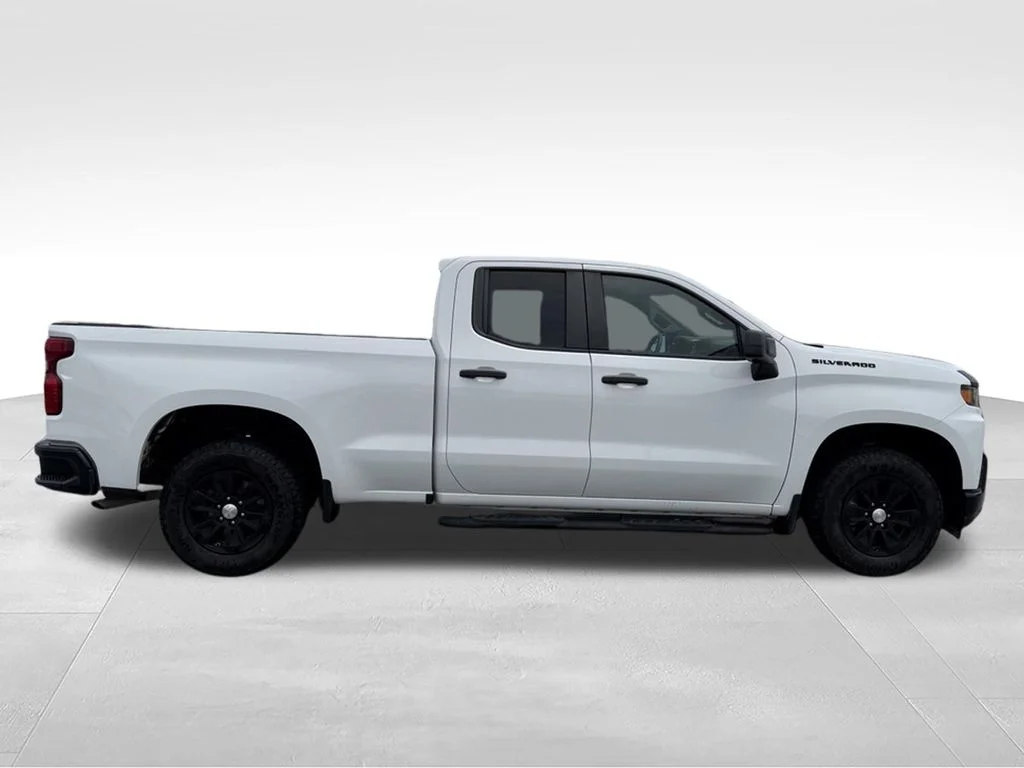 Used 2020 White Chevrolet WT image 25