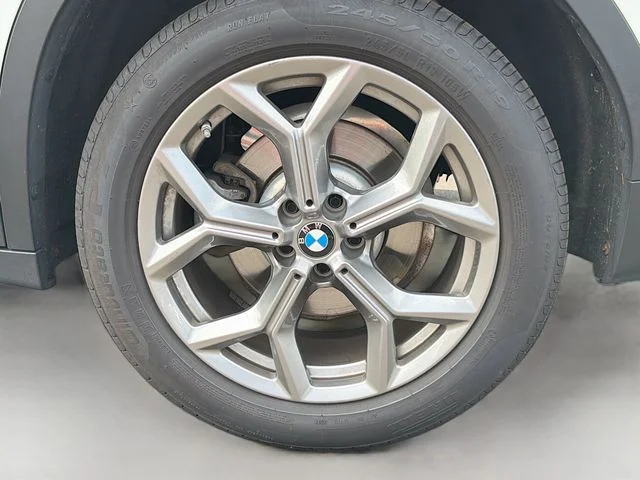 Used 2022 White BMW xDrive30i image 29