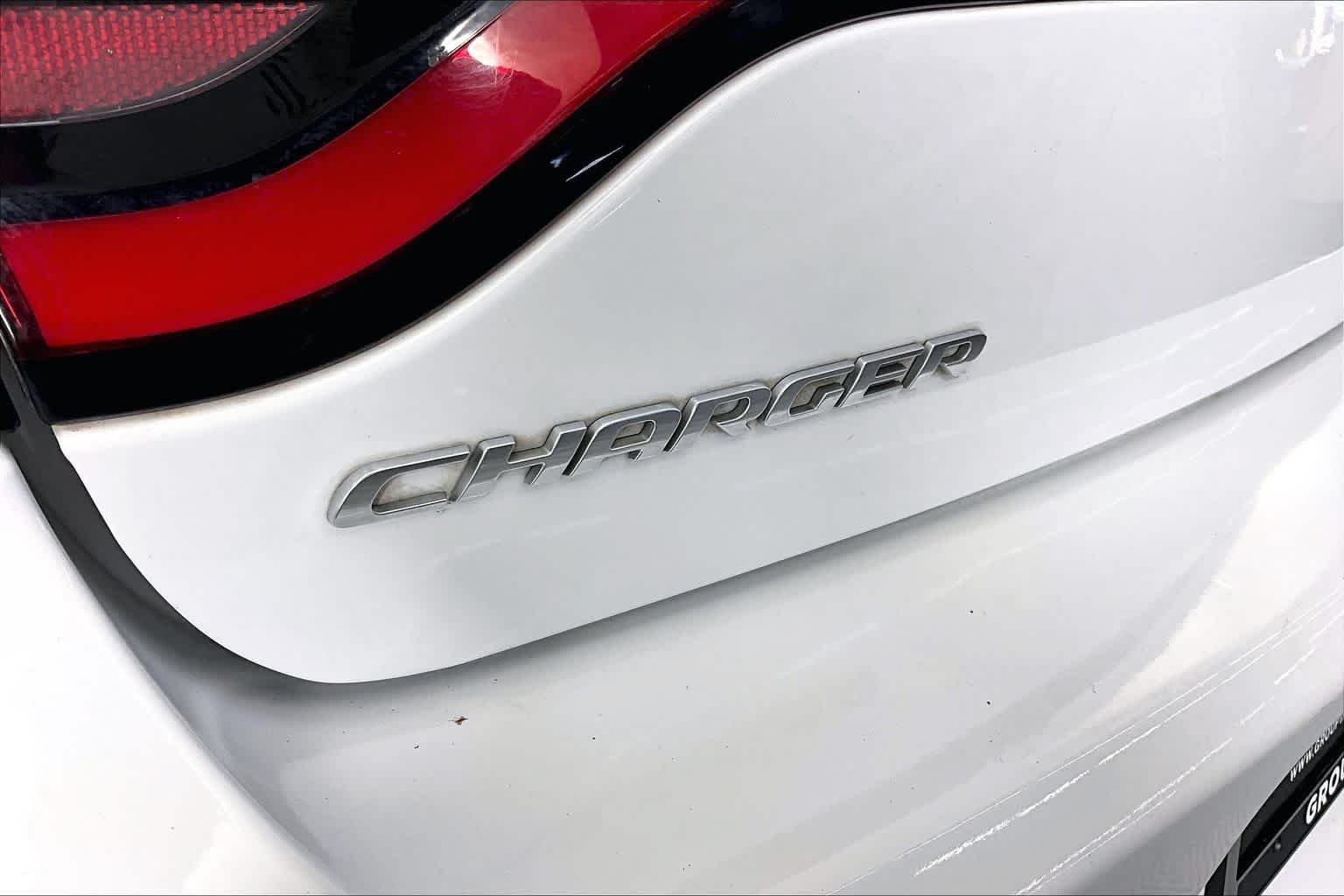 Used 2018 White Knuckle Clearcoat Dodge R/T image 30