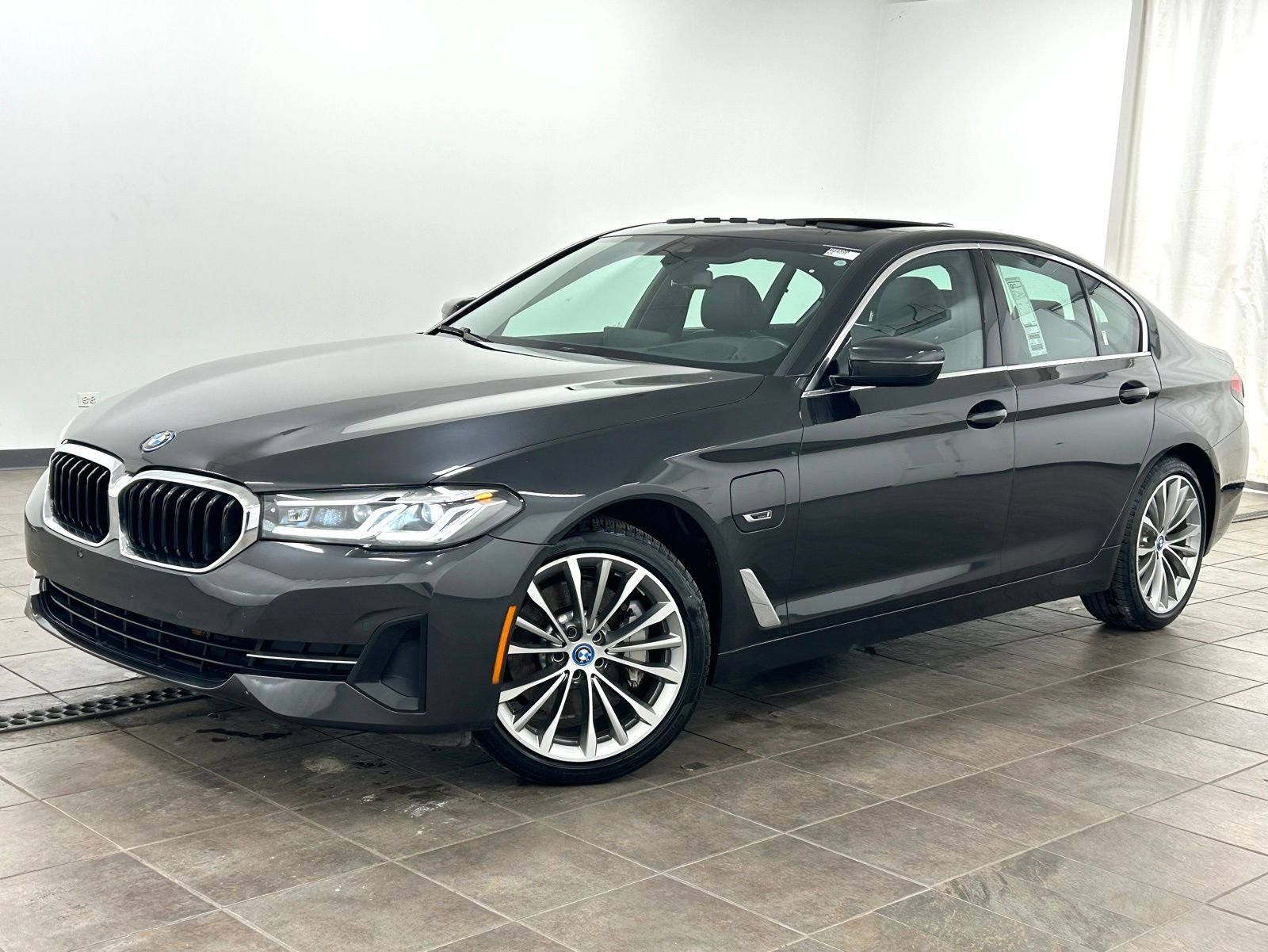 Pre-Owned 2023 BMW 5 Series 530e iPerformance With Navigation & AWD