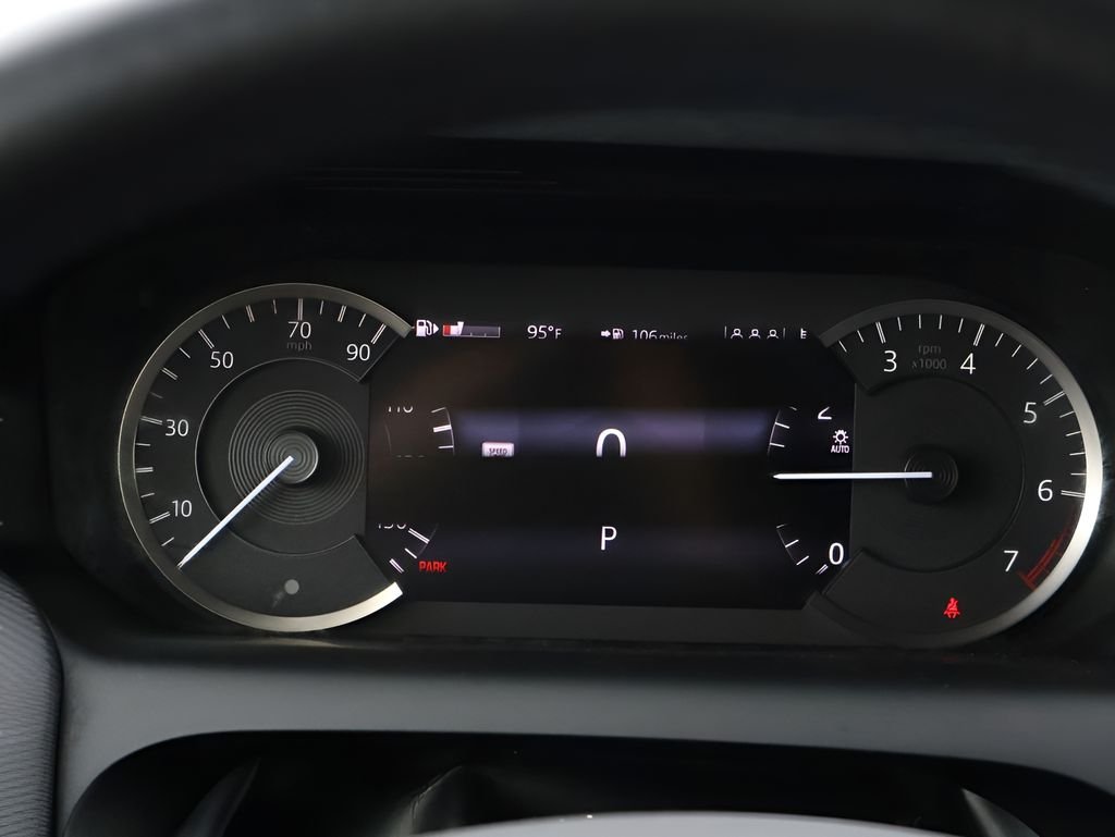 Used 2023 White Land Rover SE R-Dynamic image 28