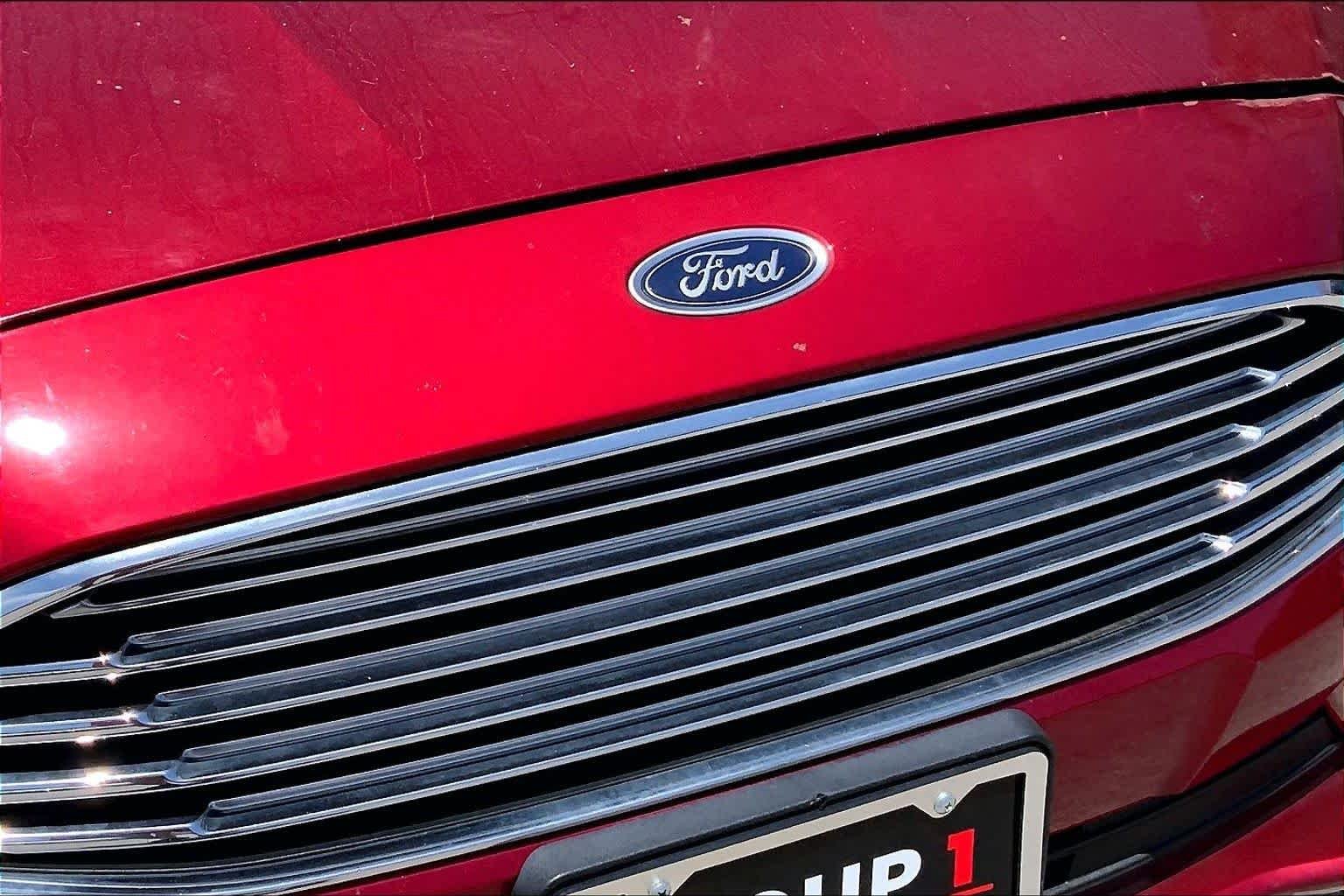 Used 2018 Ruby Red Metallic Tinted Clearcoat Ford SE image 28