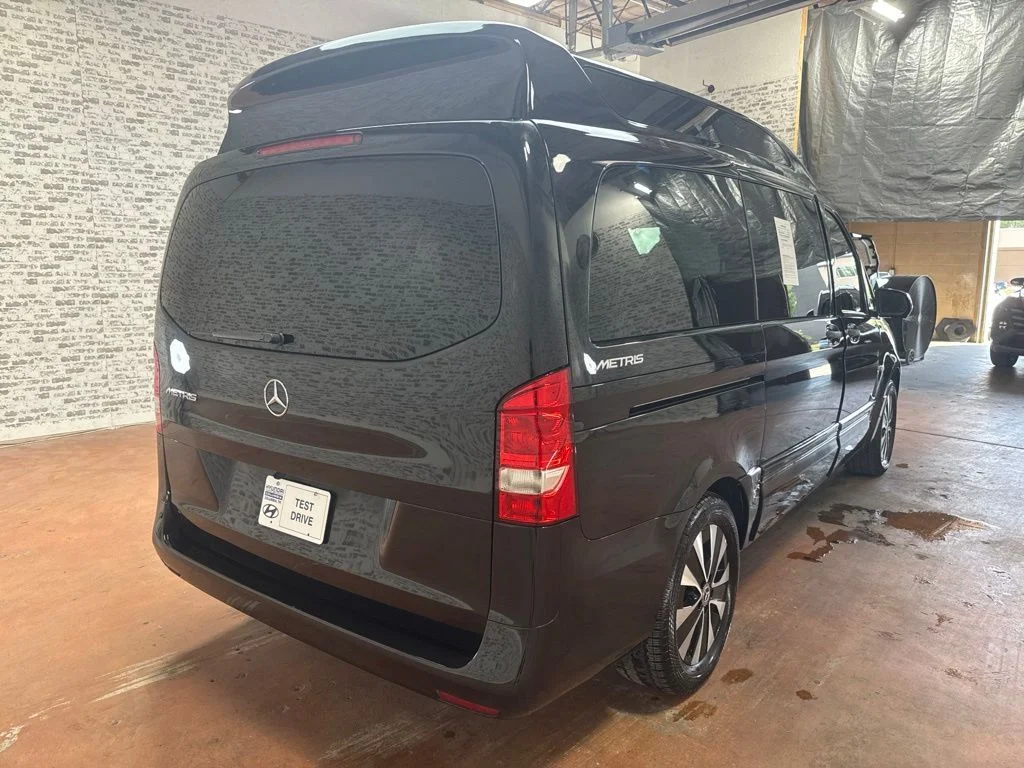 Used 2022  Mercedes-Benz Passenger image 7