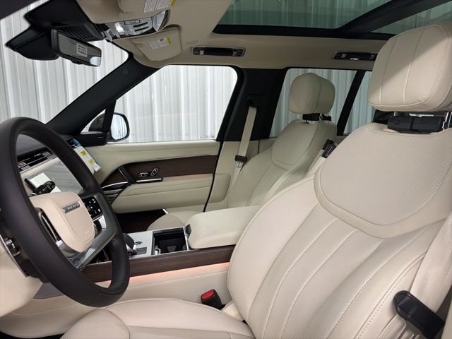 New 2026 Eiger Grey Land Rover SE image 9