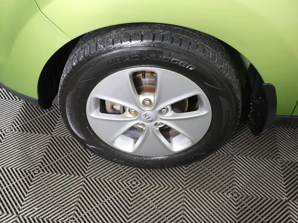 Used 2014 Green Kia Base image 12