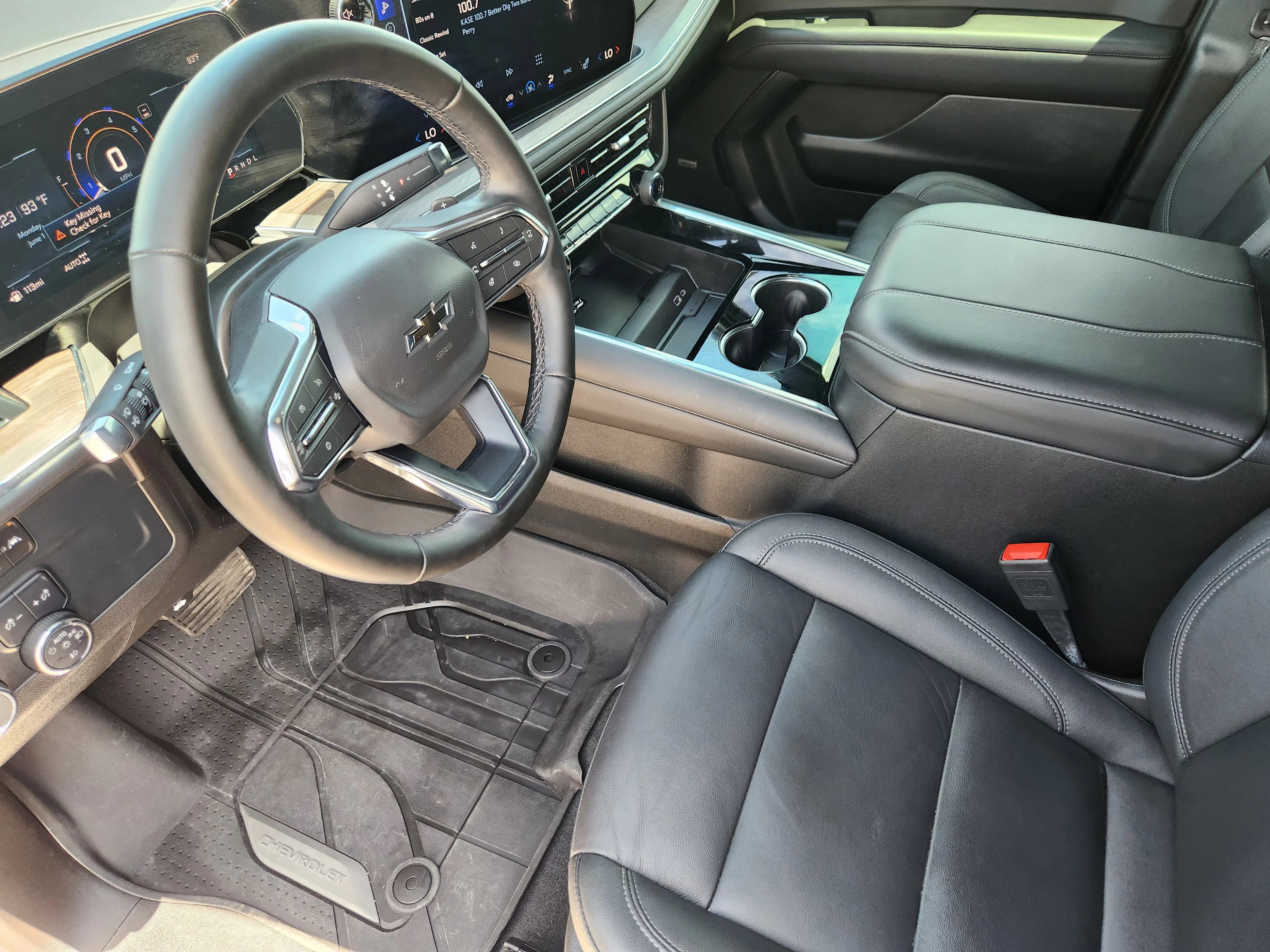 Used 2025 Iridescent Pearl Tricoat Chevrolet Z71 image 14