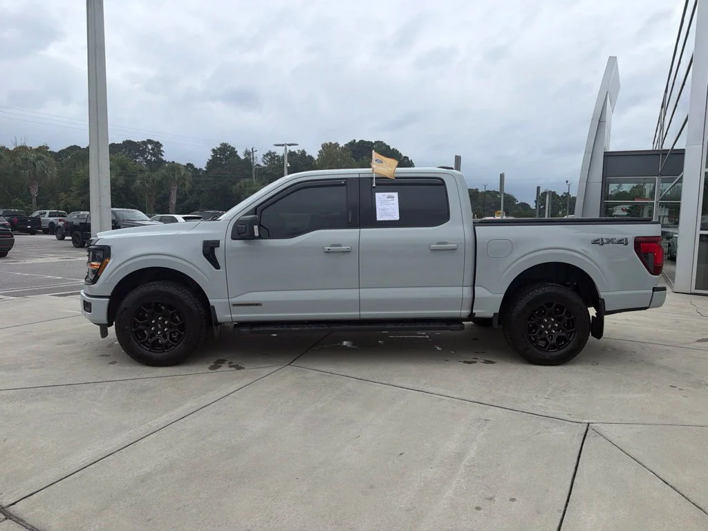 Certified Used 2024 Avalanche Ford XLT image 5