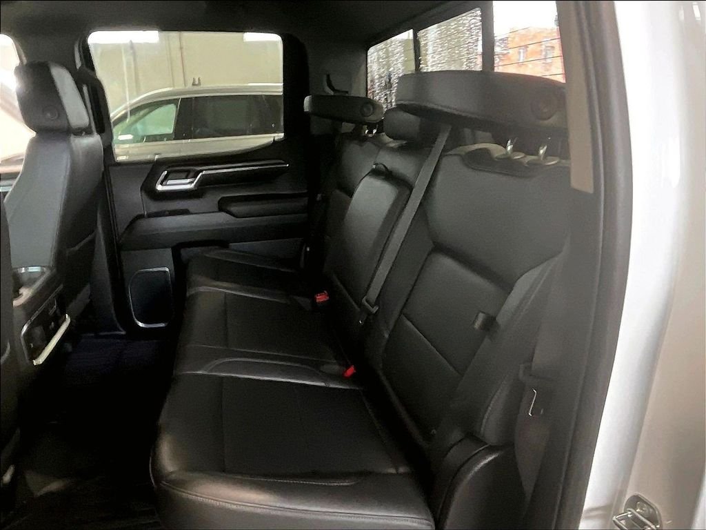 Used 2023 White GMC SLT image 15
