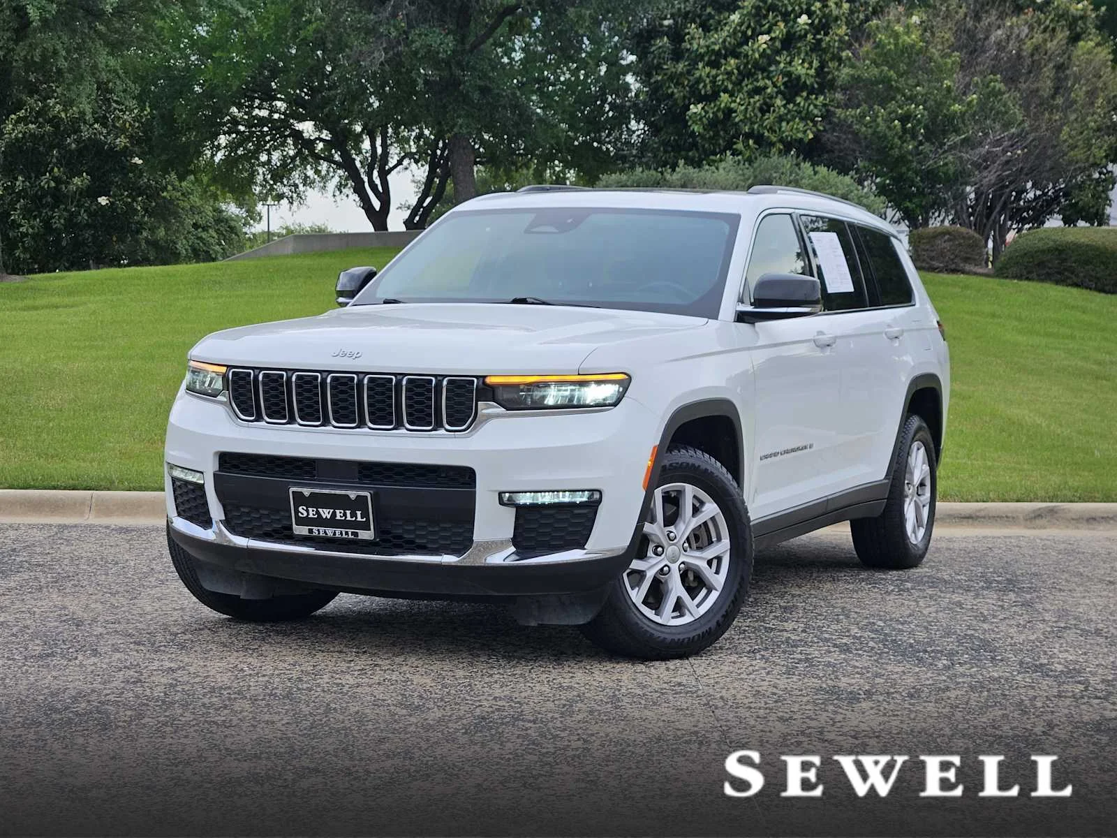 2022 Jeep Grand Cherokee L Limited 4x4's photo