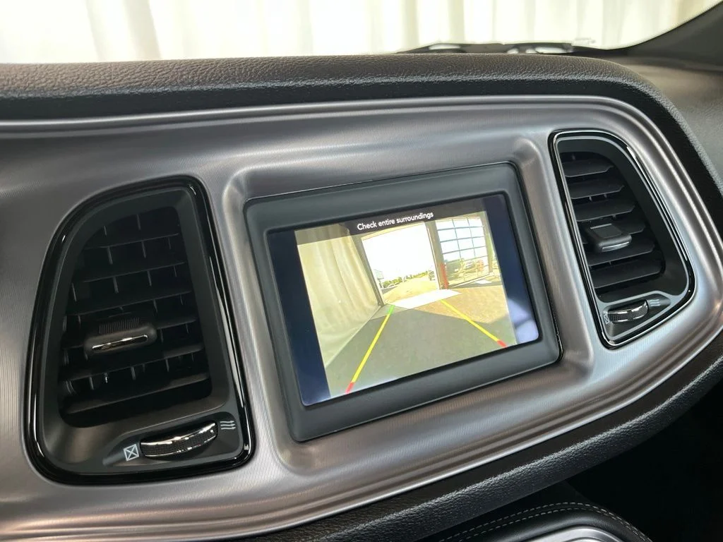 Used 2023 White Dodge SXT image 12