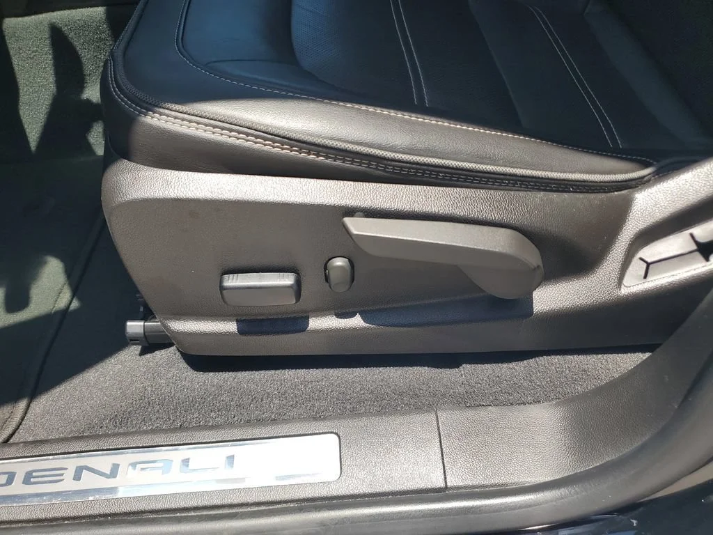Used 2022 Onyx Black GMC Denali image 16
