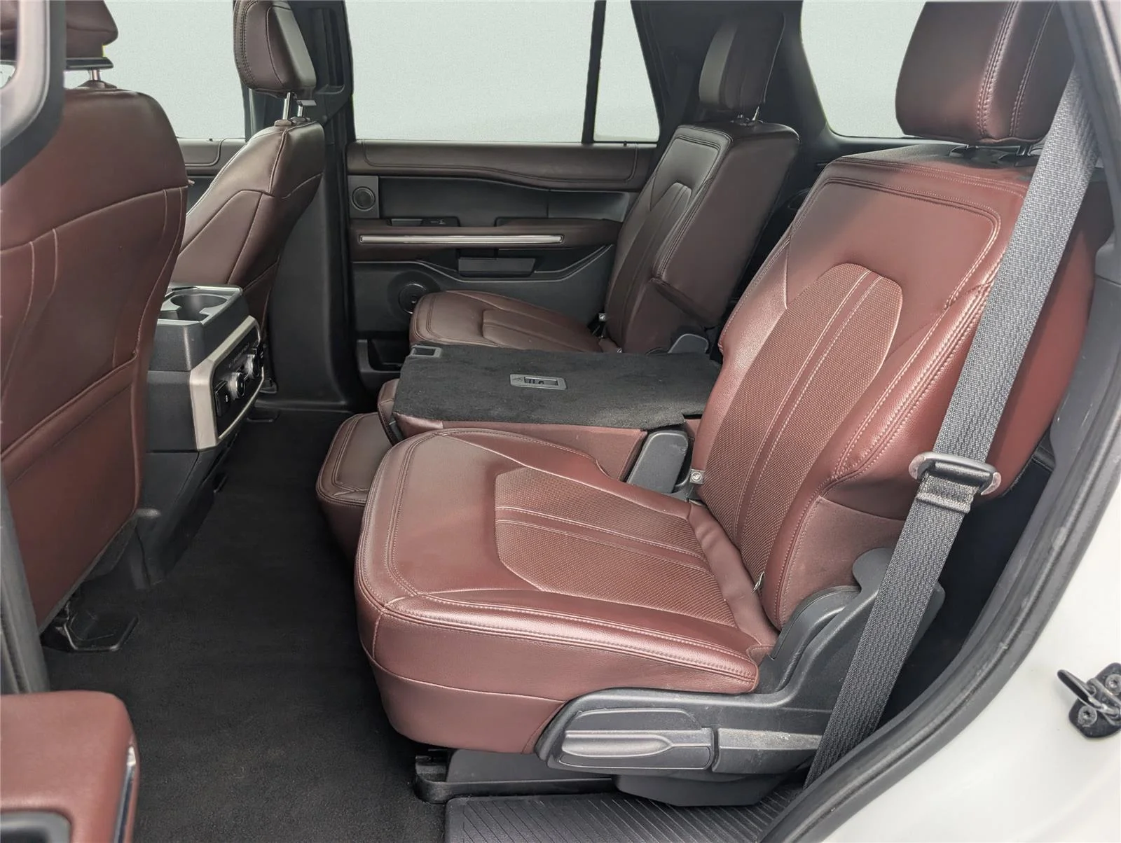Used 2024 Oxford White Ford Limited image 31