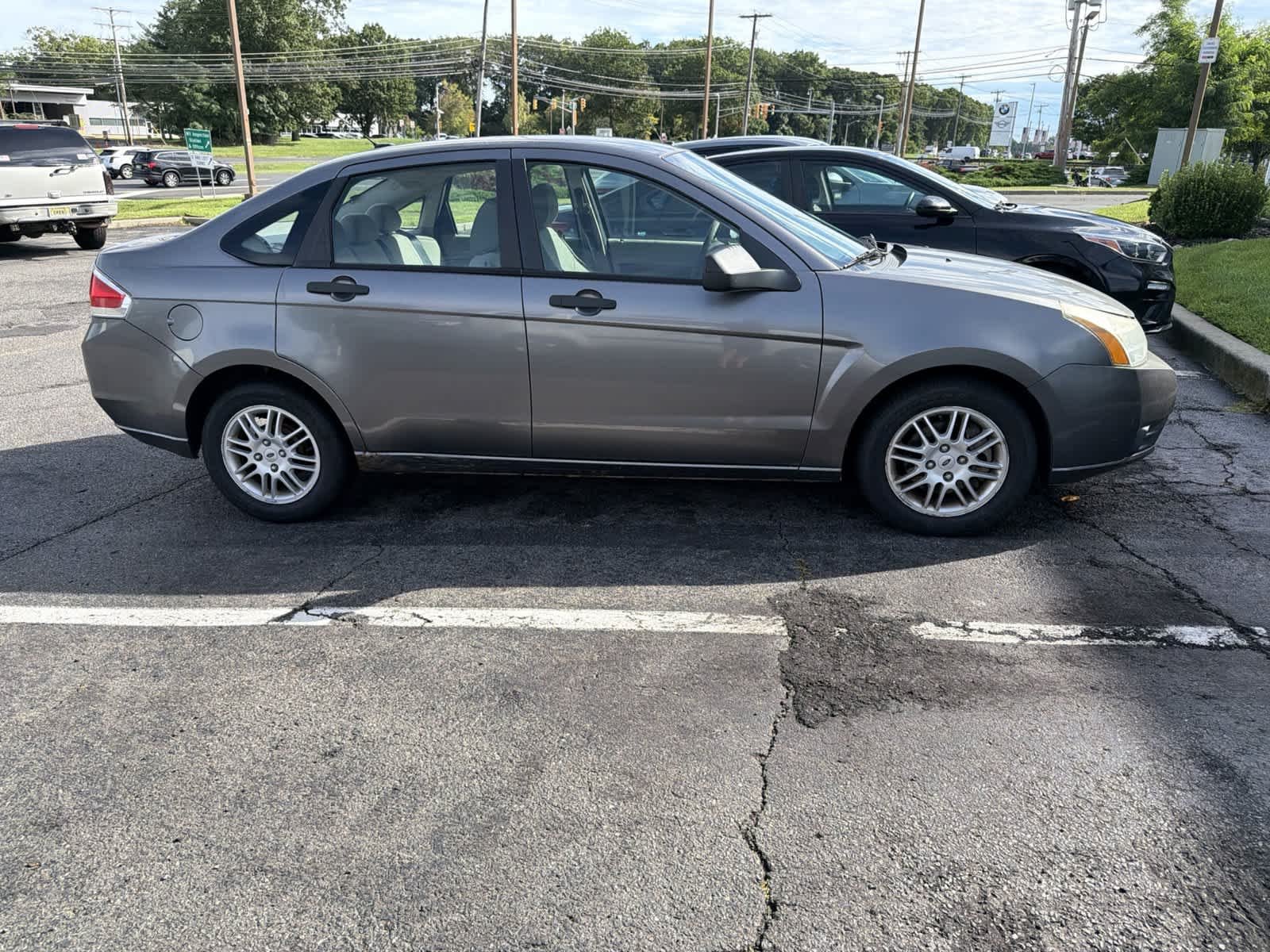 Used 2010  Ford SE image 5