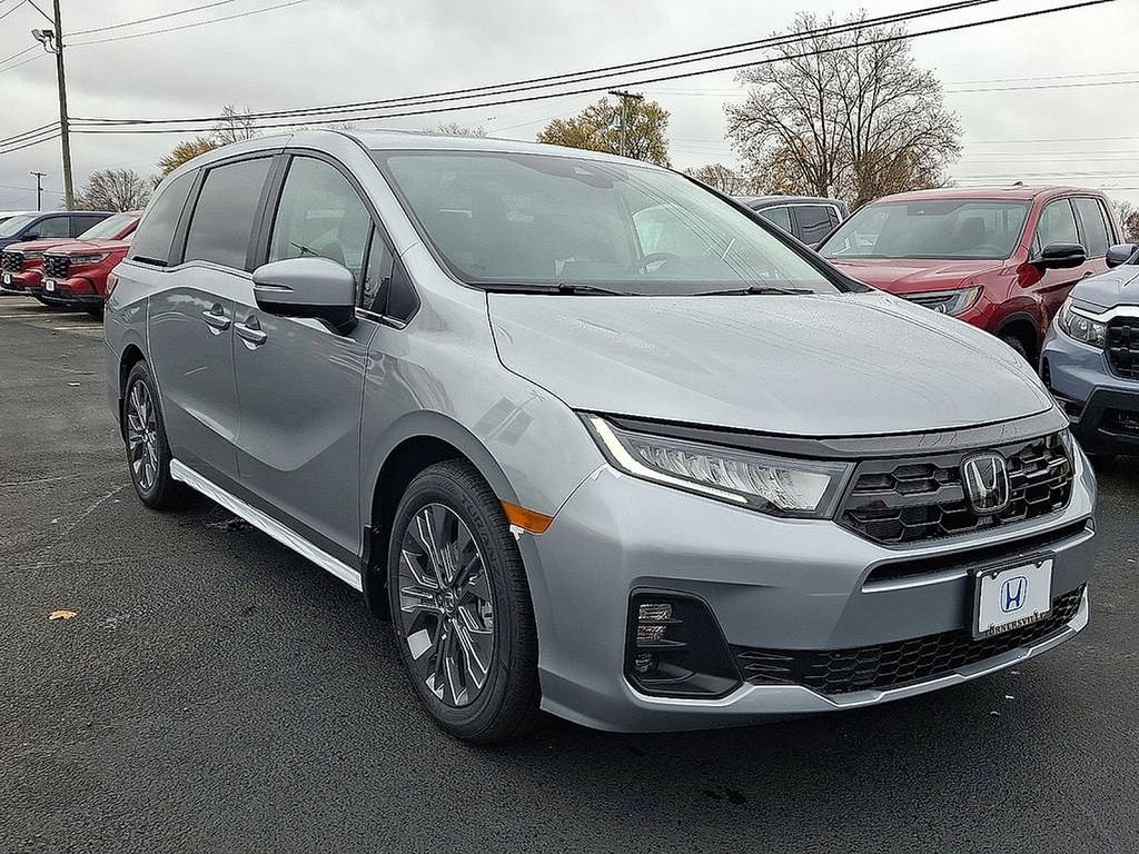 New 2026 Solar Silver Metallic Honda Touring image 2