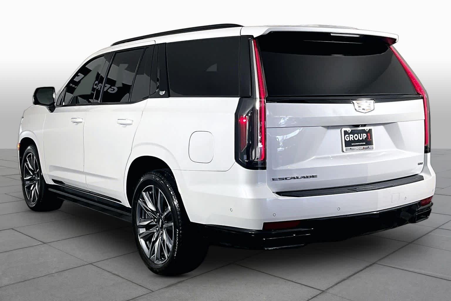 Used 2021 CRYSTAL WHITE TRICOAT Cadillac Sport image 12