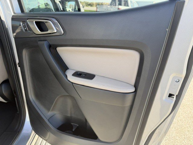 Used 2020 Silver Metallic Ford LARIAT image 28