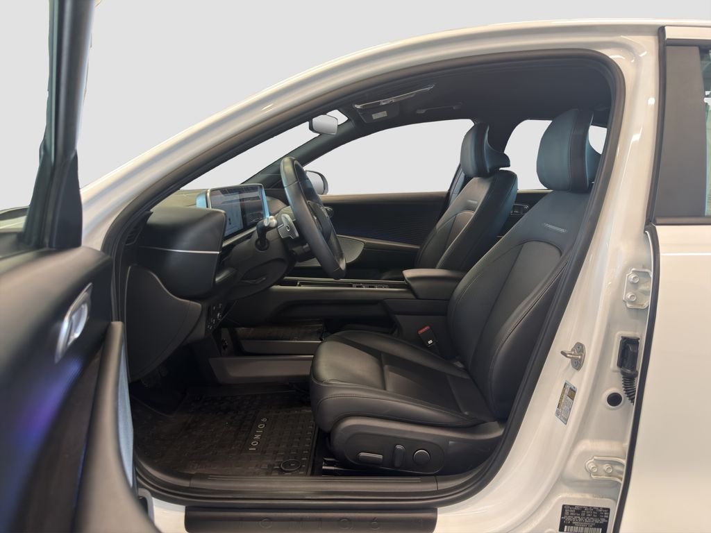 Used 2024 White Hyundai SEL image 9