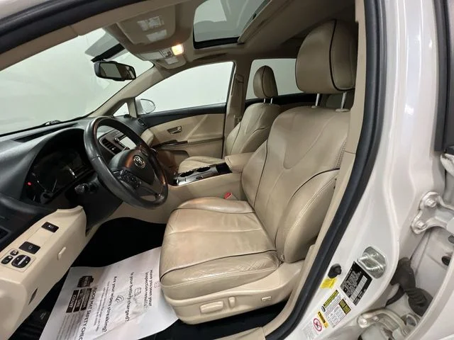 Used 2014 White Toyota XLE image 21