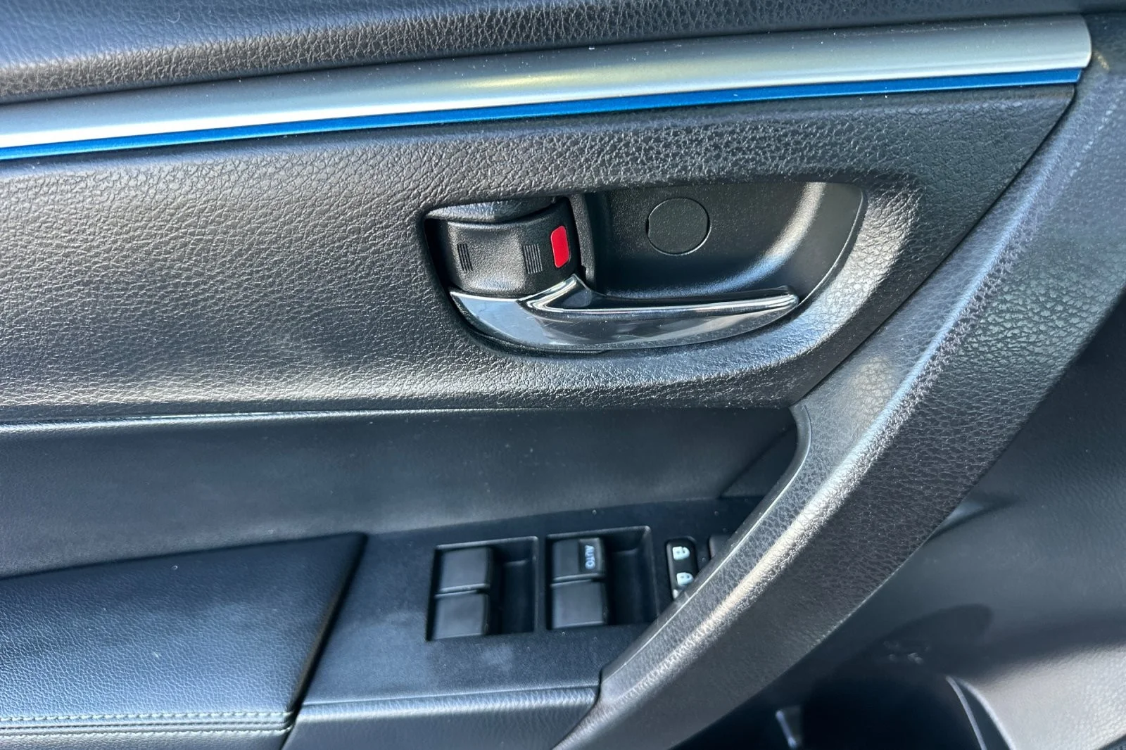 Used 2014 CLASSIC SILVER Toyota S Plus image 10