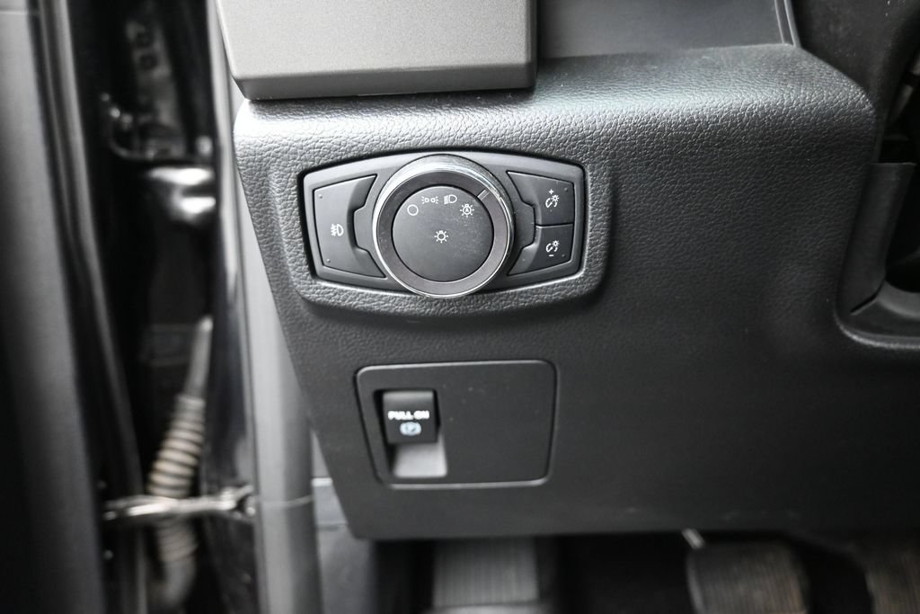Used 2020 Black Ford XLT image 12