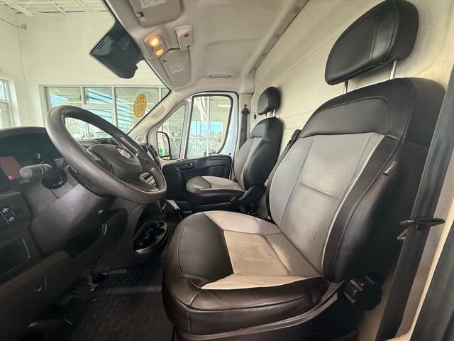Used 2022 White Ram Base image 16