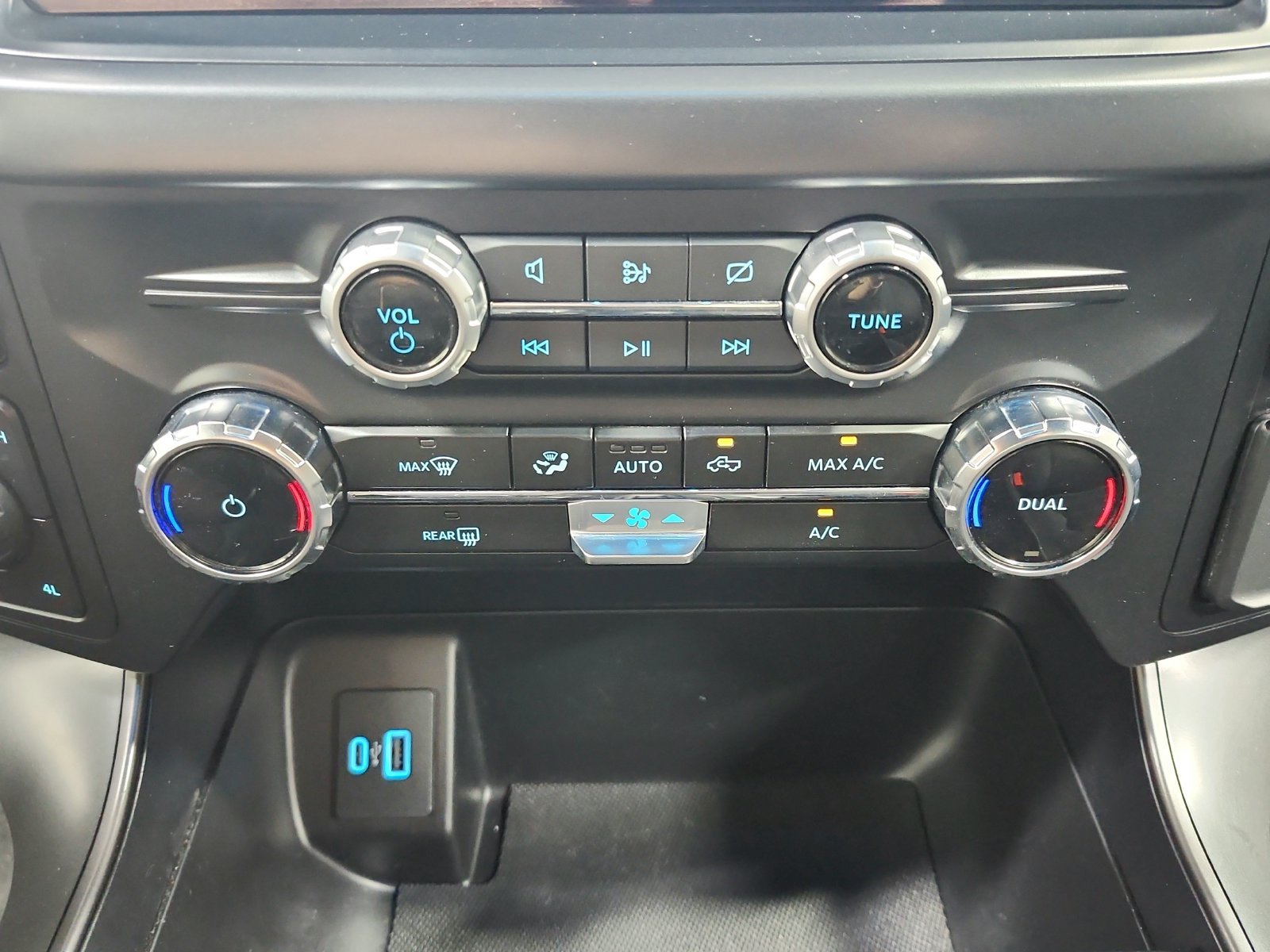 Used 2024 Gray Ford XLT image 33