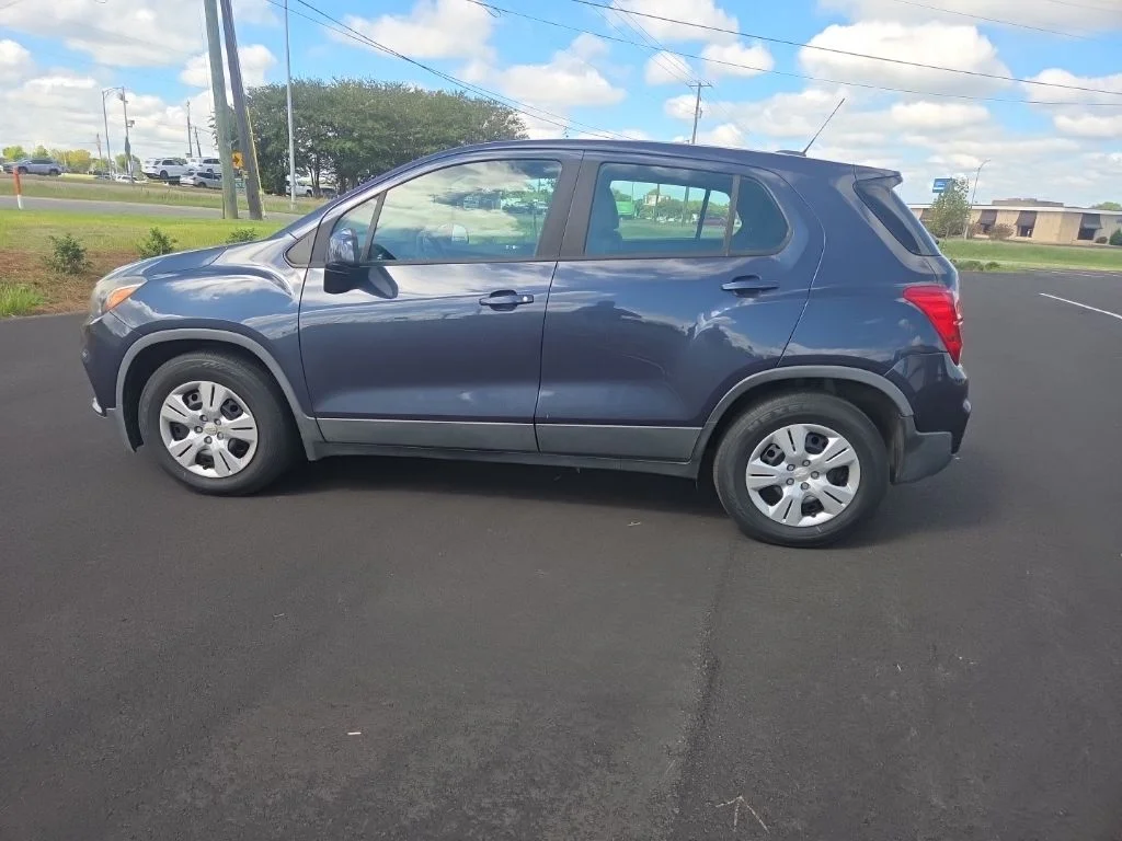 Used 2018 Blue Chevrolet LS image 8