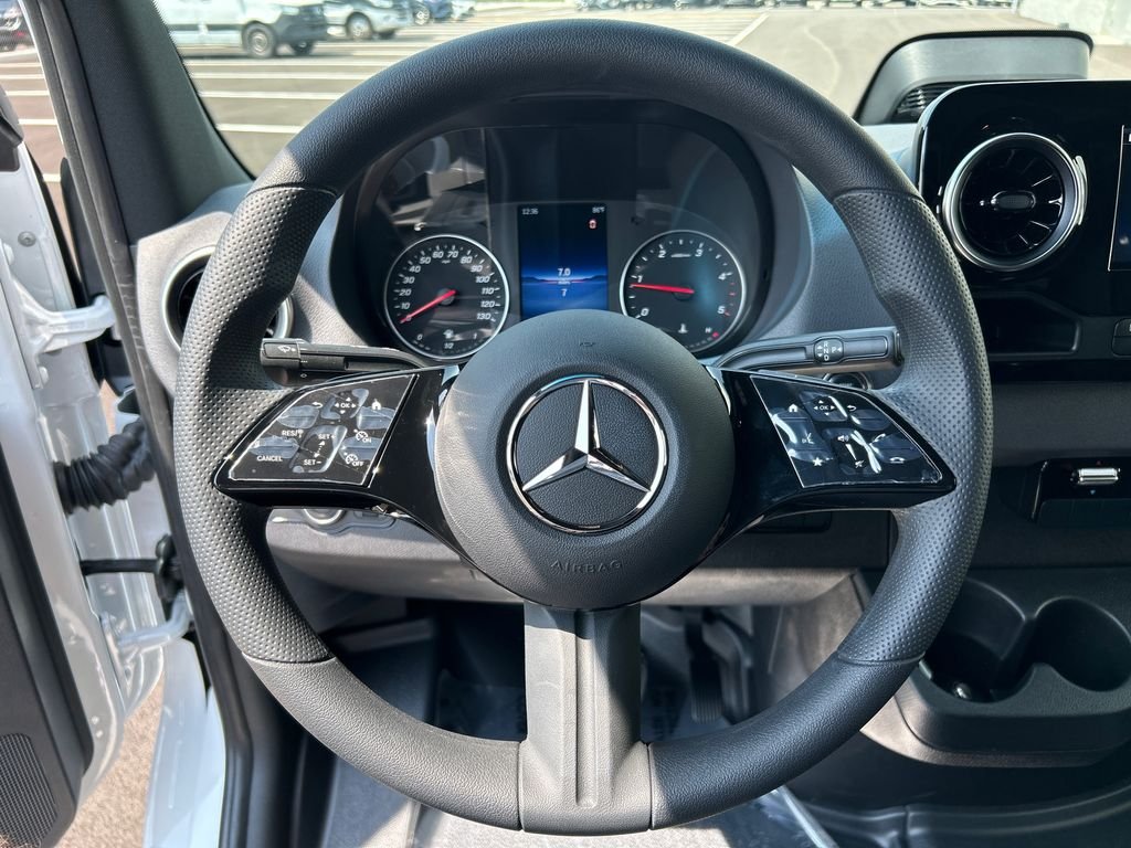 New 2026 Arctic+White Mercedes-Benz Cargo 144 WB image 18