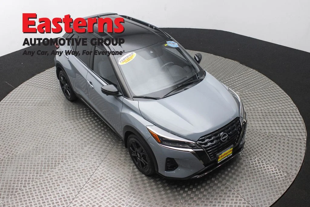 Used 2023 Gray Nissan SR image 3