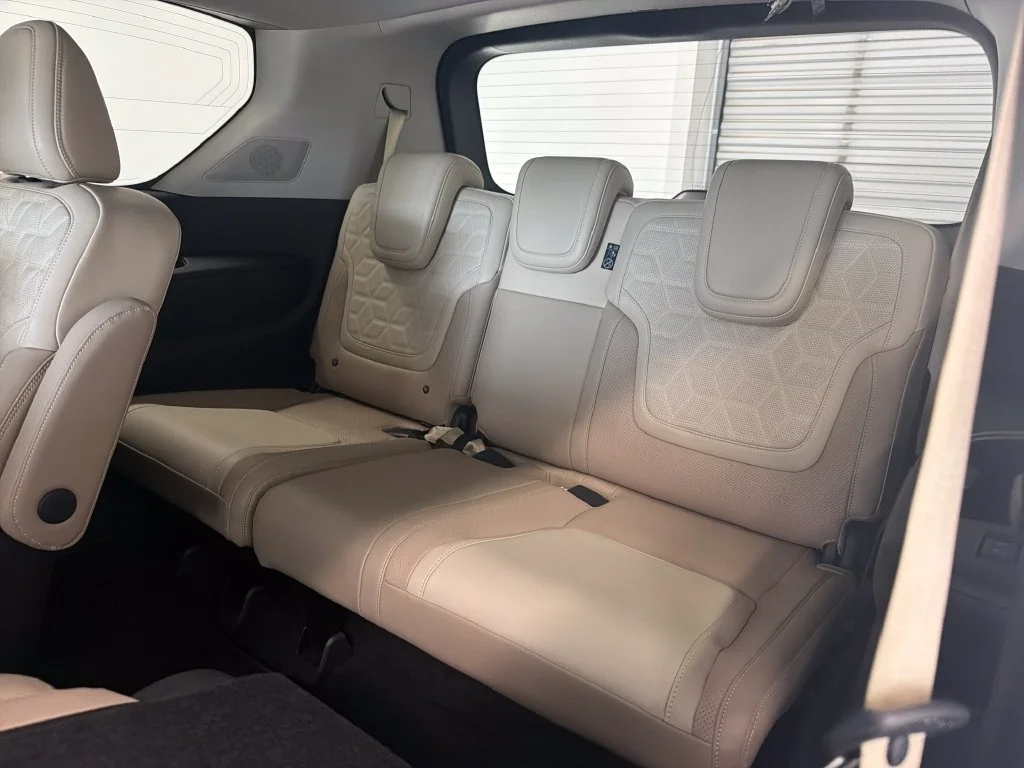 New 2026 Everest White TriCoat / Super Black Two-tone Nissan Platinum Reserve image 15