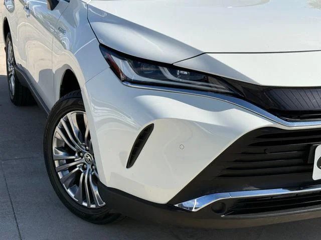 Certified Used 2021 BLIZZARD PEARL Toyota Limited image 4