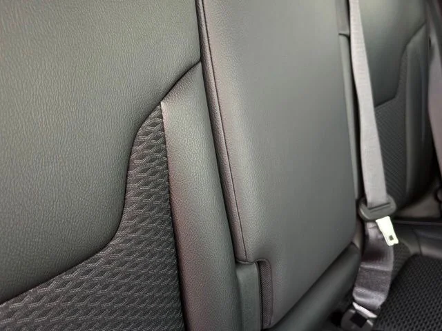 New 2026 Hydro Blue Pearl-Coat Exterior Paint Jeep Latitude image 15