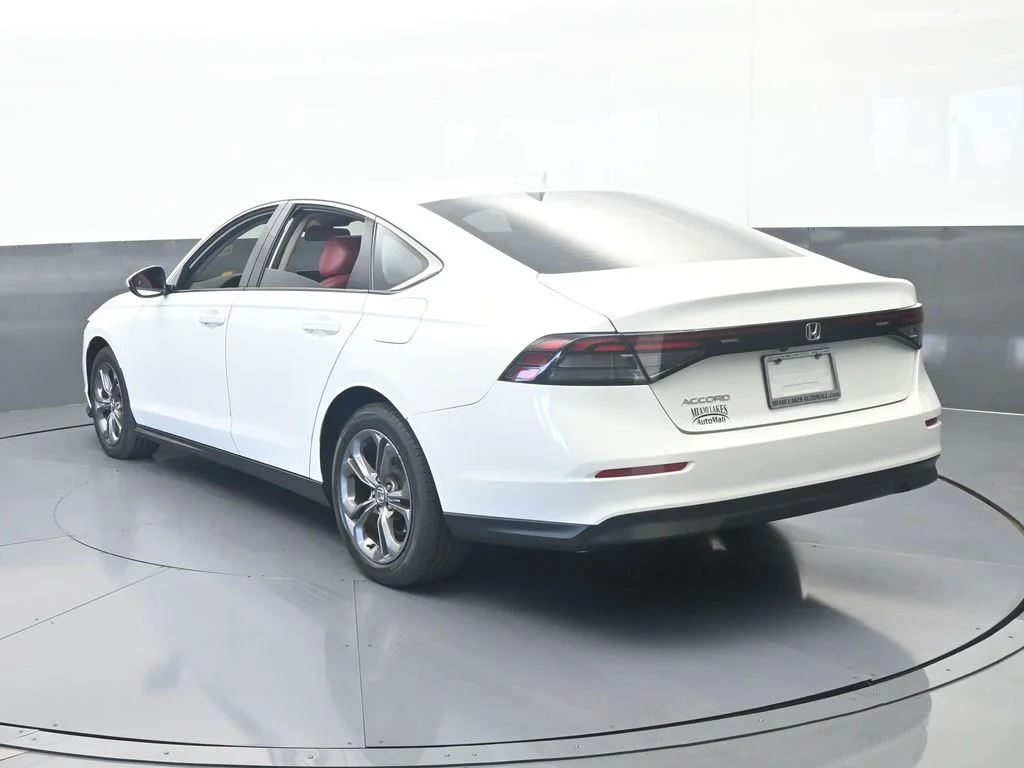 Used 2023 Platinum White Pearl Honda EX image 3