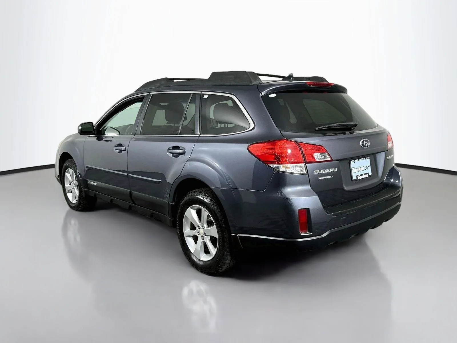 Used 2014 Carbide Gray Metallic Subaru 2.5i Premium image 5